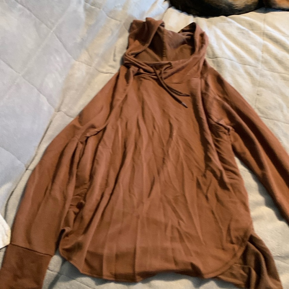 Athletic tunic with hood